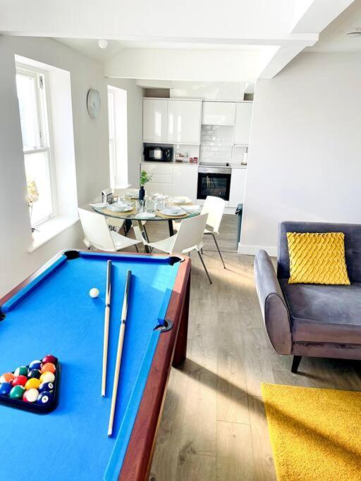 Royal Harbour Retreat Sea Views & Pool Table Apartment Ramsgate Exterior photo
